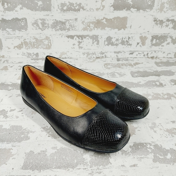 Comfortview Black Lather Patent Wide Width Cap Toe Flats W259 - Picture 4 of 11